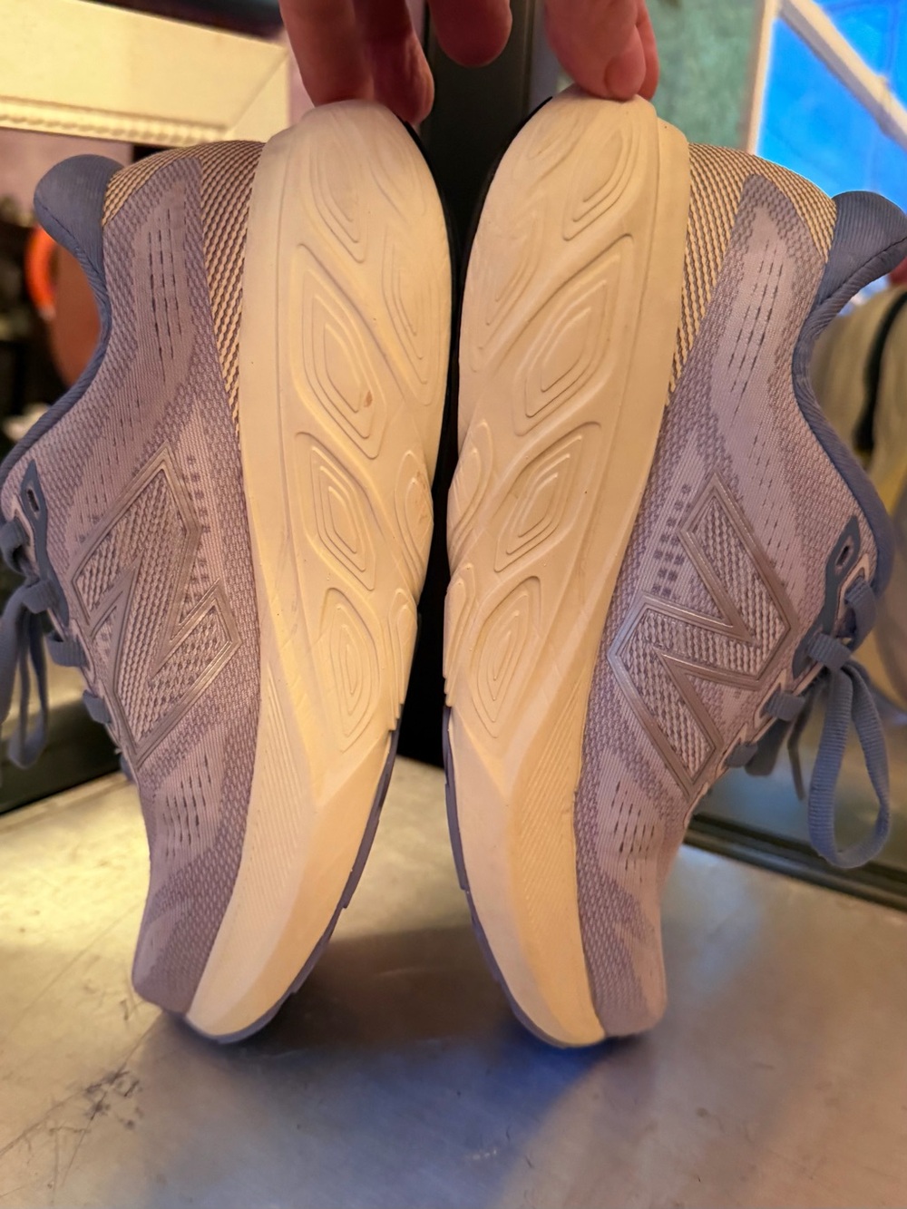 New Balance 880 Women's Running Shoes in Soft Lavender and Cream - Picture 2 of 13